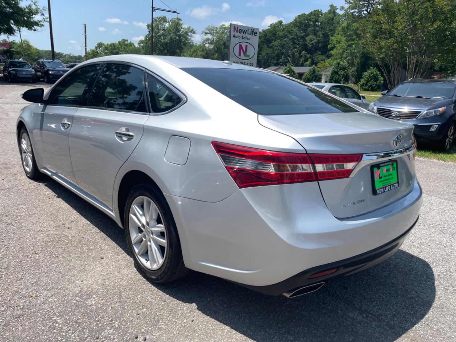 2014 GRAY TOYOTA AVALON XLE (4T1BK1EB4EU) with an 3.5L engine, Automatic transmission, located at 5103 Dorchester Rd., Charleston, SC, 29418-5607, (843) 767-1122, 36.245171, -115.228050 - Local Trade-in with Leather, Sunroof, Navigation, Backup Camera, CD/AUX/Bluetooth, Dual Climate Control, Power Everything (windows, locks, seats, mirrors), Heated Seats, Push Button Start, Keyless Entry (2 key fobs), Alloy Wheels. Clean CarFax (no accidents reported!) 99k miles Located at New Life - Photo #4